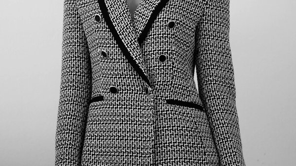 How to Style a Tweed Blazer for a Modern Look in the UK Countryside?